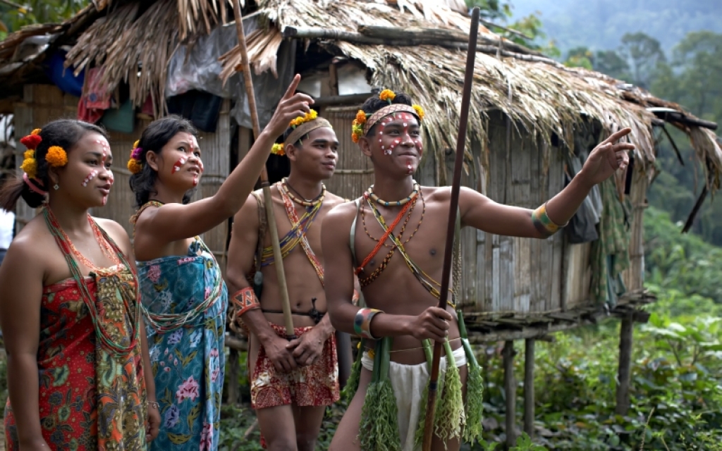 Visite d’une longhouse et rencontre avec les Ibans