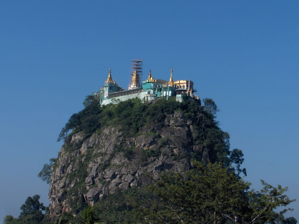 Le Mont Popa, refuge des nats