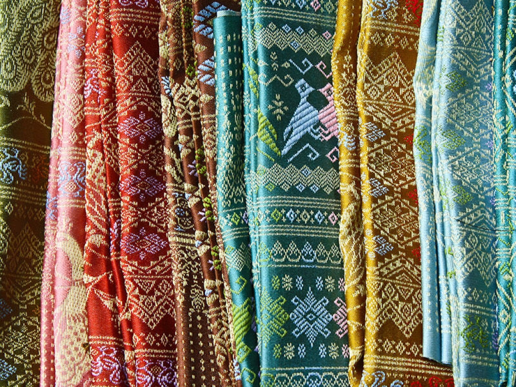 Artisanat de l’Isaan : entre bronze et soie