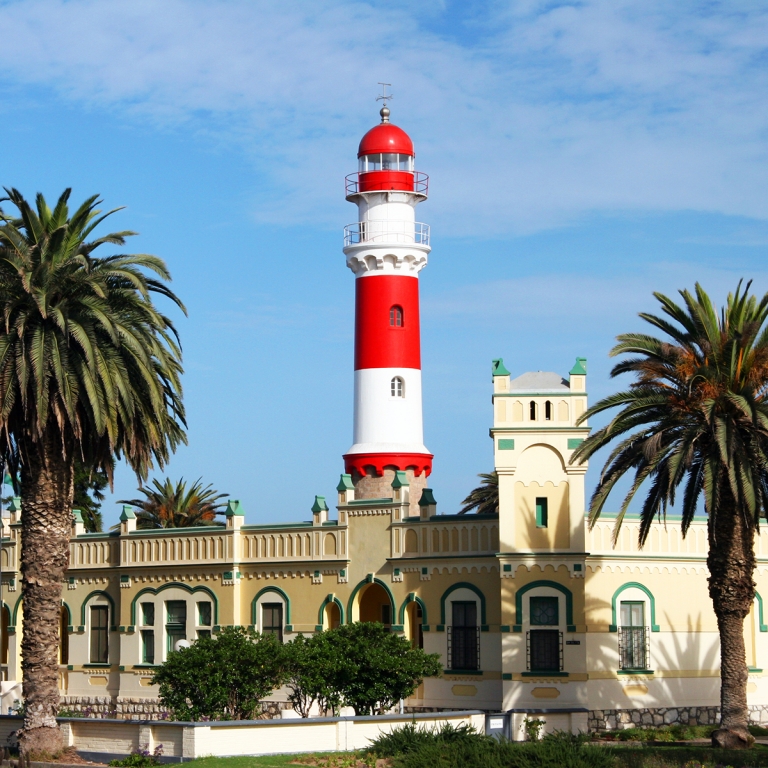Contrastes de la capitale namibienne et envol pour la France (135 kms)
