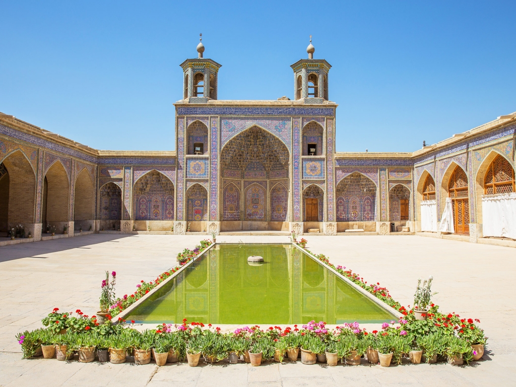 Shiraz, patrie des poètes et ville des roses…
