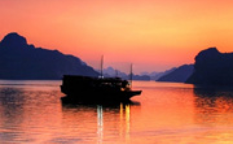 Croisière et Nuit sur votre jonque en baie d'Halong