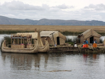 Naviguez sur le Lac Titicaca