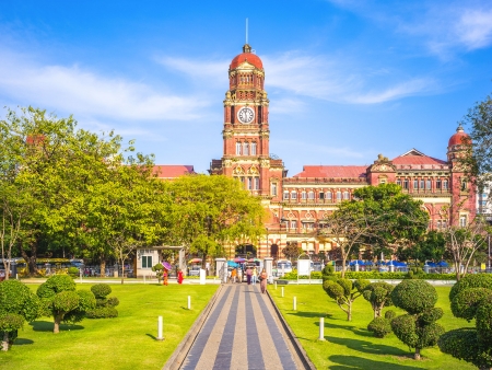 Arrivée à Yangon, coloniale et spirituelle