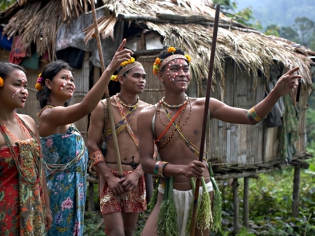 Visite d’une longhouse et rencontre avec les Ibans
