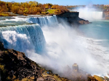 Niagara Falls et les chutes en forme du fer à cheval !