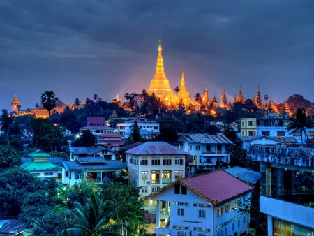 Yangon: patrimoine colonial et religieux