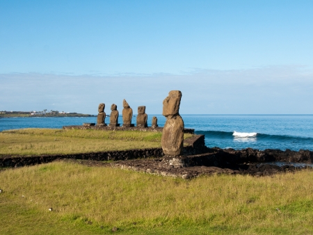 Volcan et statues « moais »