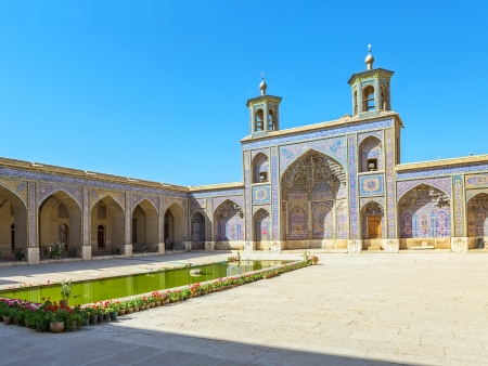 Découverte de la cité des roses et des poètes